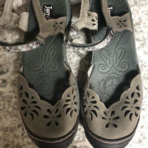 Jambu maryjane size 7